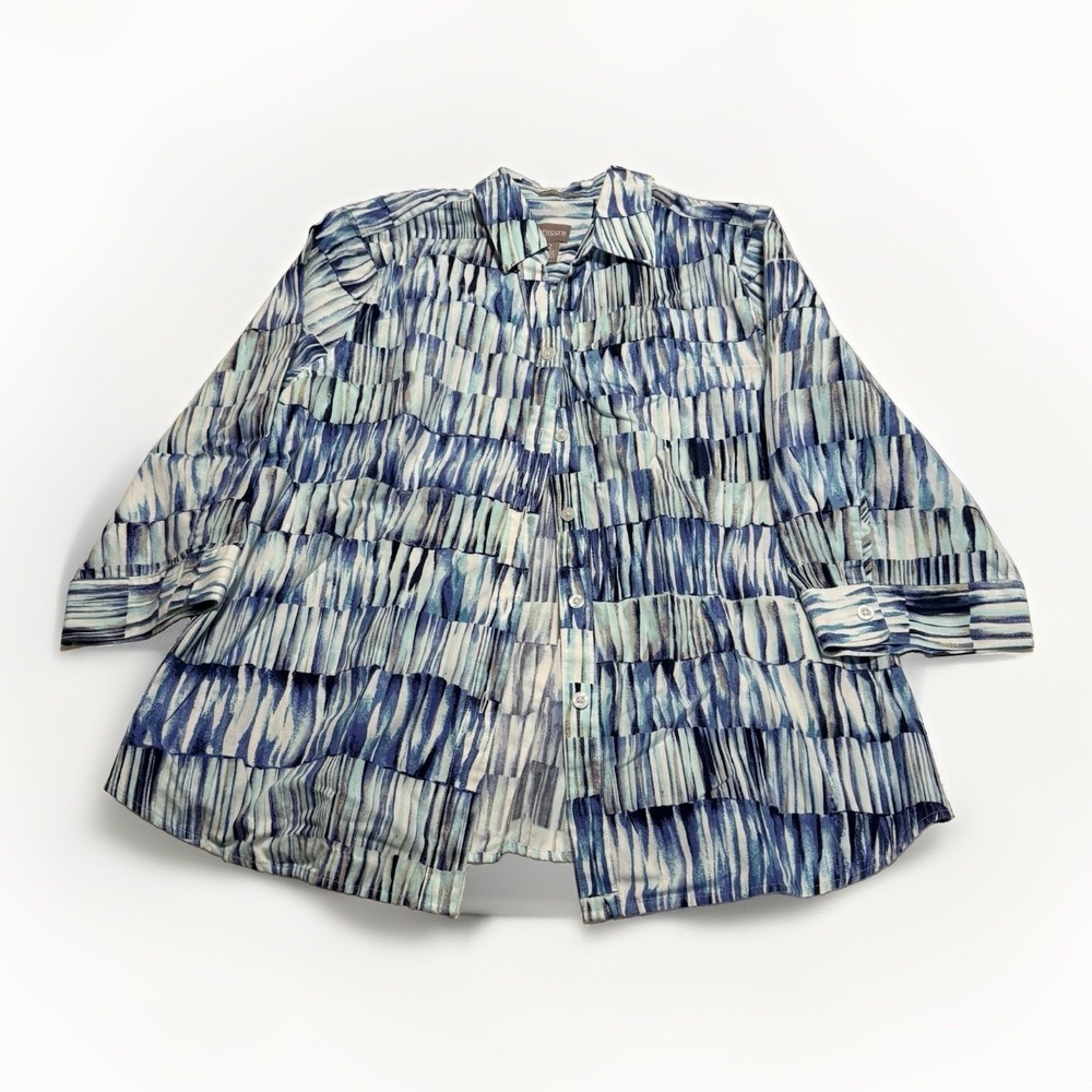 Chico's Size 2 Fringe Illusion Wrinkle Resistant Button-Up Shirt 3/4 Sleeve